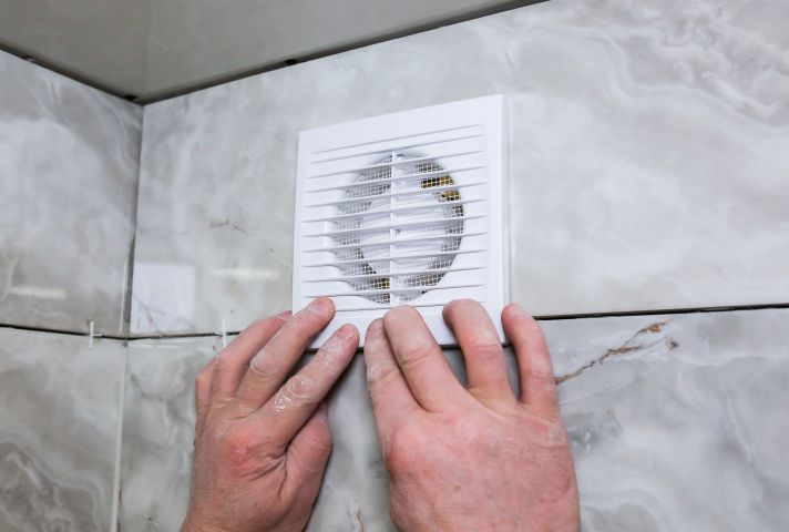 Ventilation simple flux : une solution de ventilation contre l’humidité ?